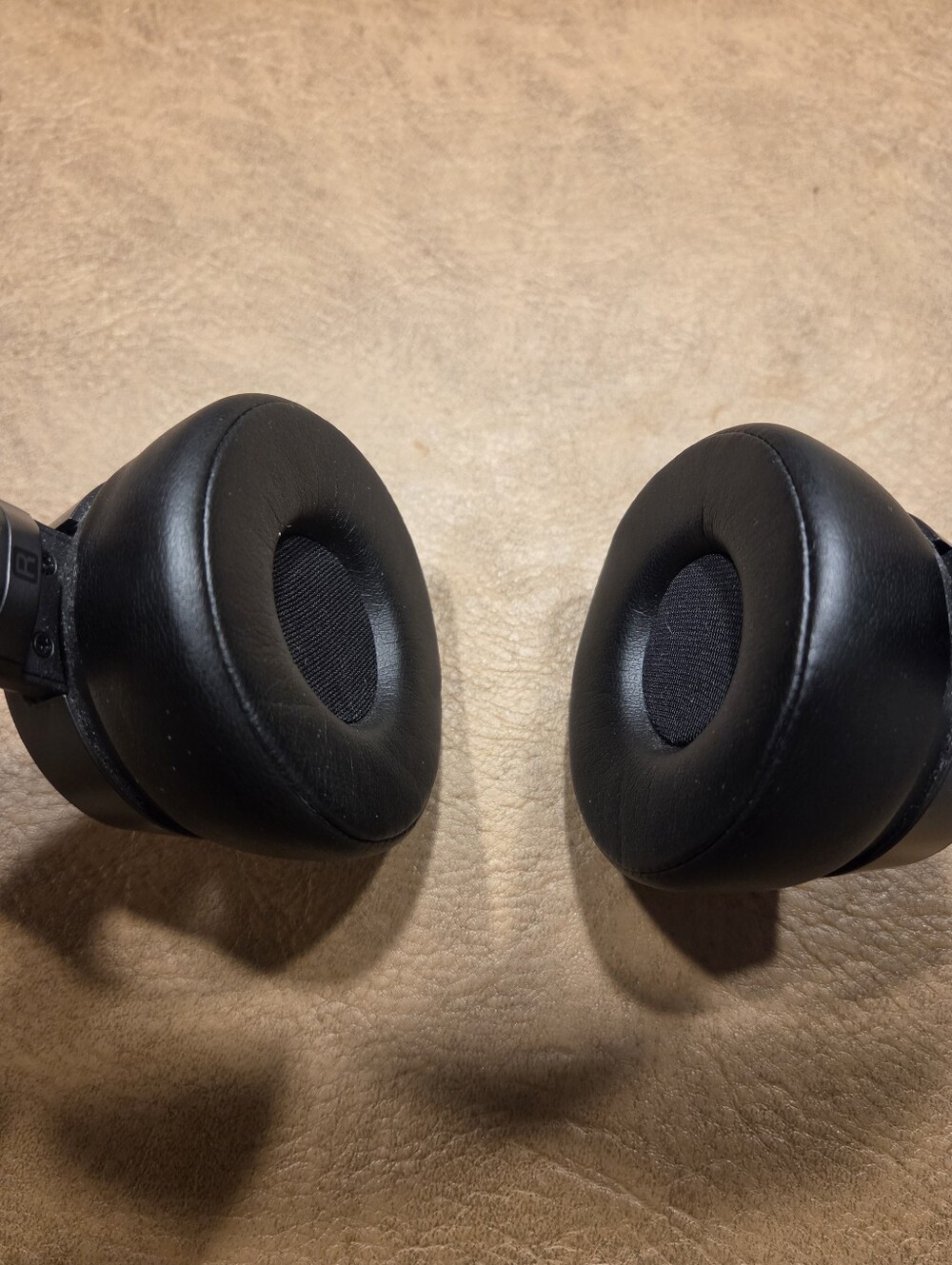 Lenovo ThinkPad X1 Active Noise Cancellation Headphones - Picture 8 of 9